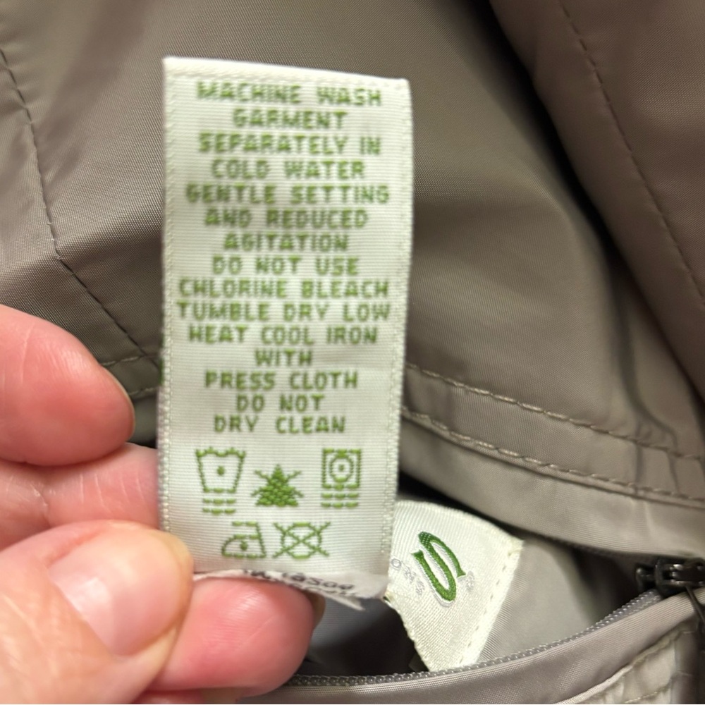 Orvis Woman’s Raincoat - Picture 6 of 8